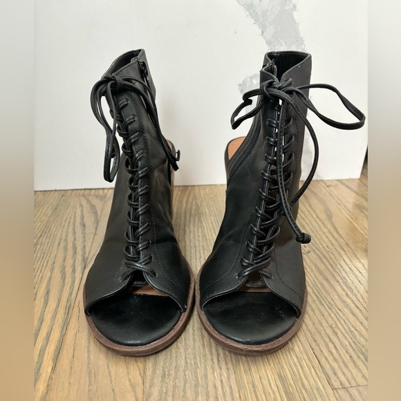 Forever 21 Black Faux leather Cutout Ankle Boots size 8 - Picture 12 of 14